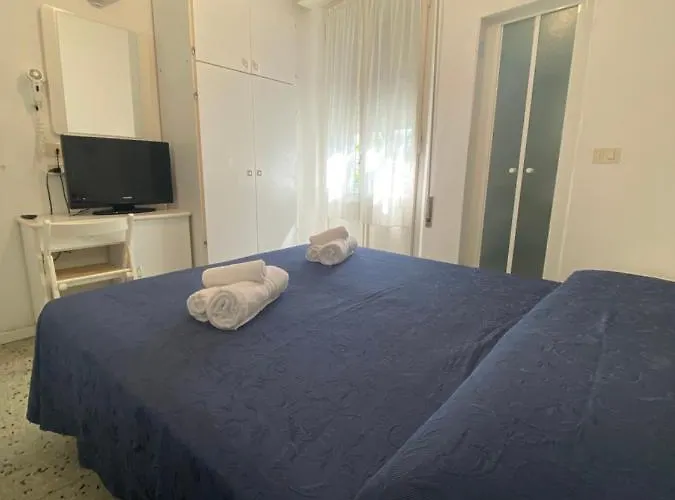 Lucciola Hotel 2*
