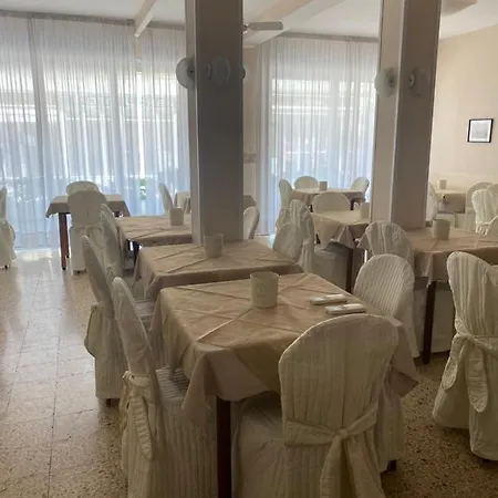 Отель Lucciola 2*